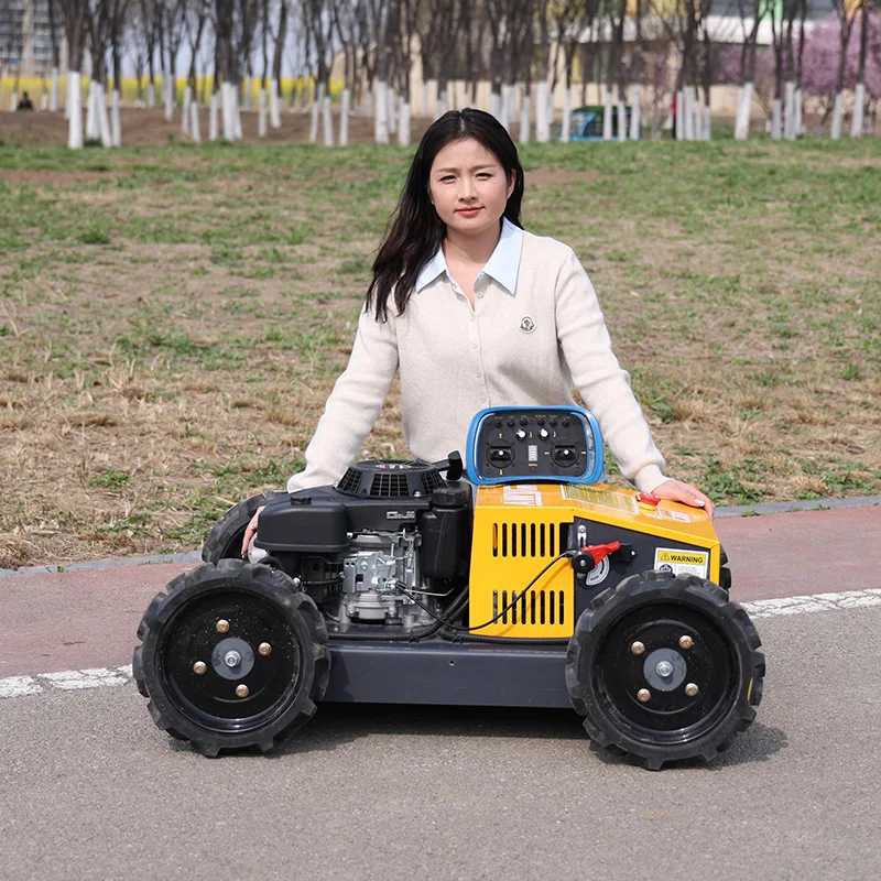 Фотография №2 товара Робот-газонокосилка для больших участков с дистанционным управлением, 4WD, для любой
