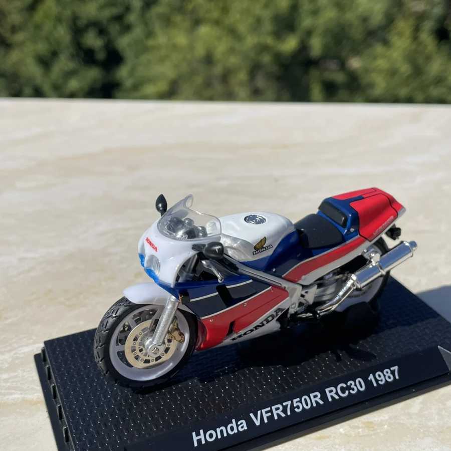 Фотография №1 товара Литая модель мотоцикла VFR750 RC30 1987 в масштабе 1:24, Классическая