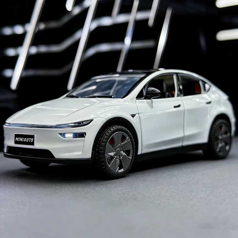Модель автомобиля Tesla Model Y 2026 (1:32), литая металлическая модель внедорожника, высокодетализированная, со звуковыми и световыми эффектами, игрушка для детей, подарок Играйте в транспортные средства и модели