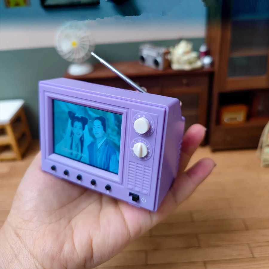Фотография №1 товара Мини-телевизор для кукольного домика 1/12 с USB-портом, 2,4-дюймовым экраном, памятью