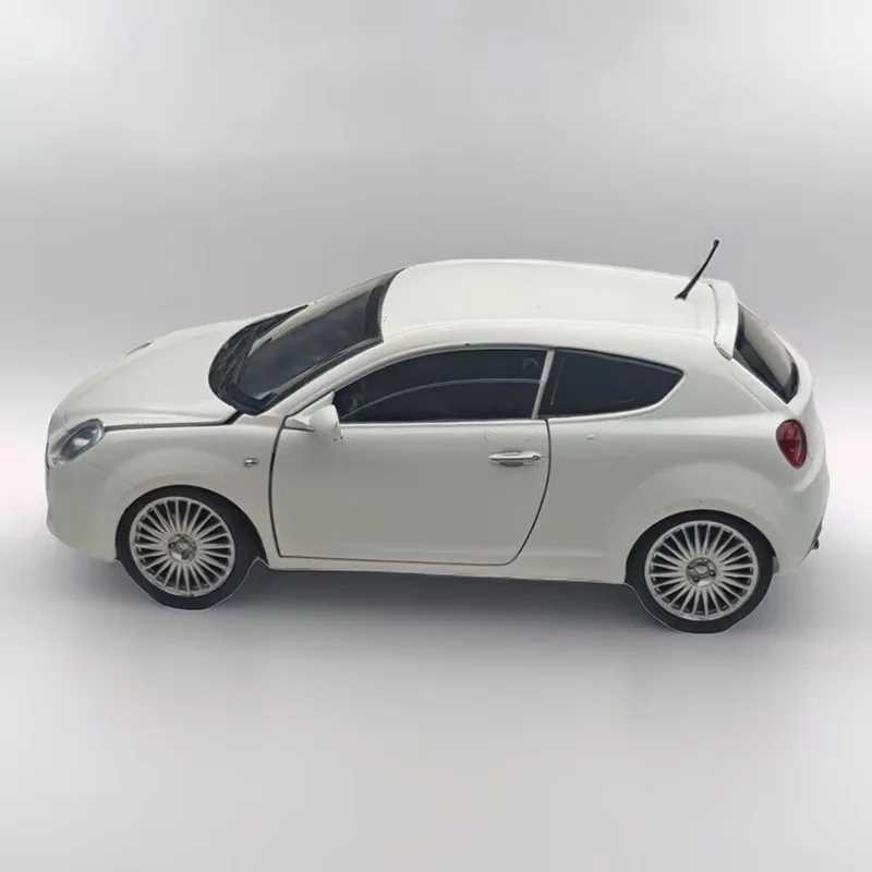 Фотография №5 товара 1:24 Alfa Romeo MITO SUV, модель спортивного автомобиля из сплава,