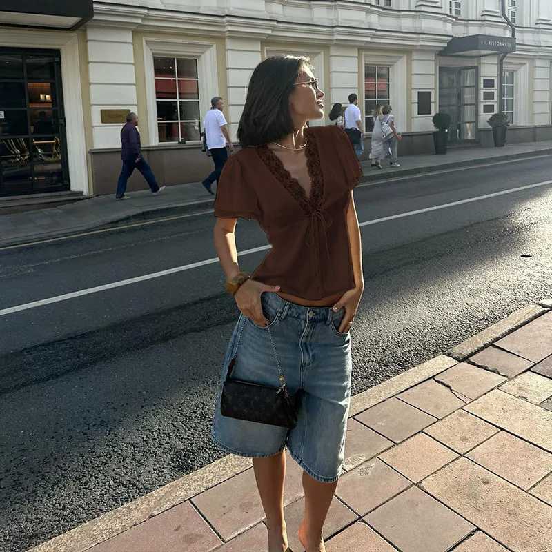 Фотография №2 товара Женские кружевные топы с коротким рукавом и V-образным вырезом, на