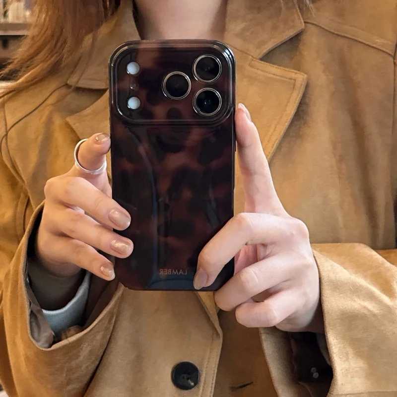 Фотография №1 товара Противоударный чехол Amber Retro Brown Imd для iPhone 17 16