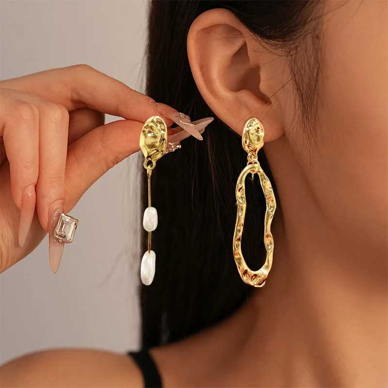 Фотография №5 товара LATS Elegant Asymmetrical Baroque Pearl Stud Earrings for Ladies and