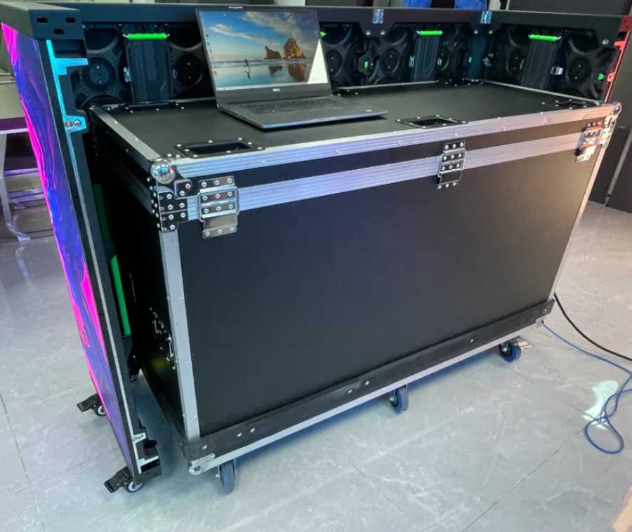 Фотография №5 товара Водонепроницаемая ударопрочная мобильная DJ-стойка с LED-экраном P2.6 для помещений, складная