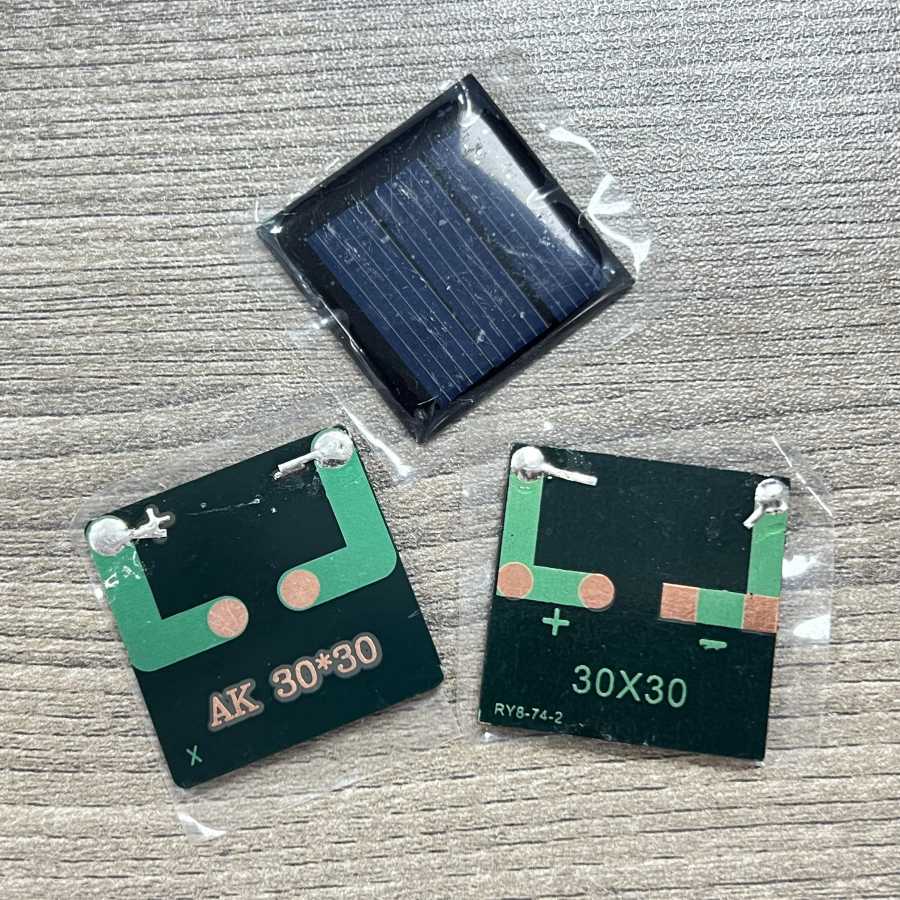 Фотография №1 товара Солнечная панель с клеевым креплением 30X30 1.5V 60MA, поликристаллический кремниевый