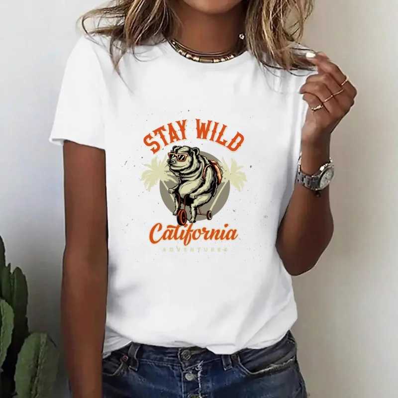 Фотография №2 товара Ретро-стиль: термонаклейка с белыми чернилами &laquo;STAY WILD&raquo; &mdash; медведь в