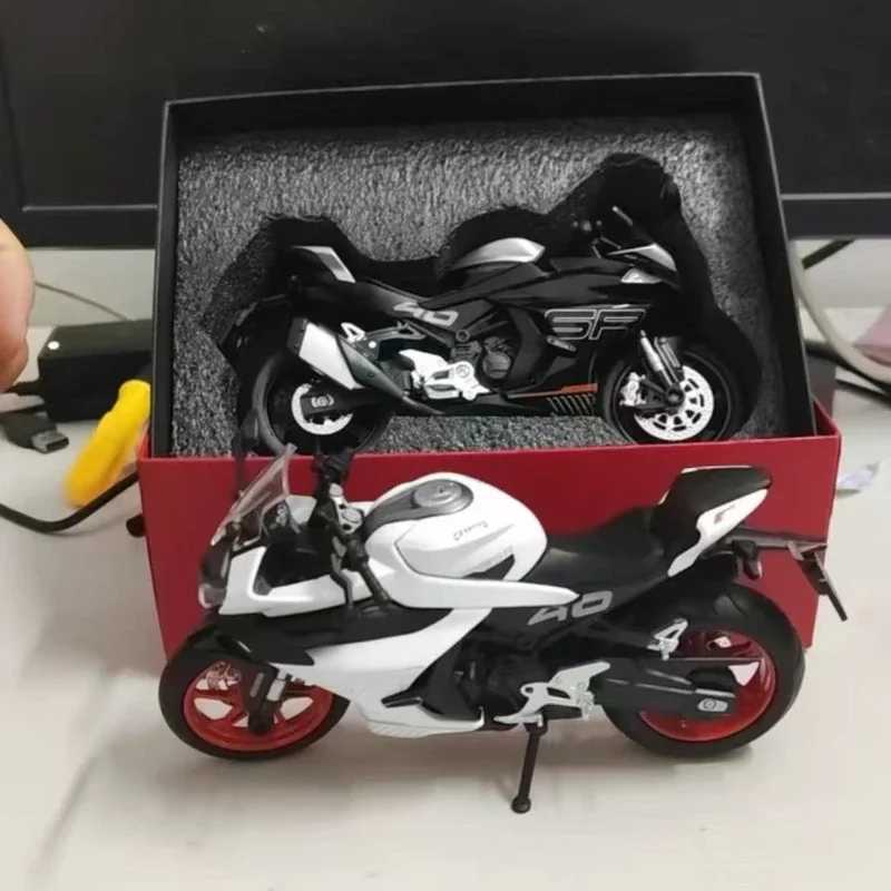 Фотография №3 товара 1:12 CFMOTO 450SR Весенний бриз Модель мотоцикла Моделирование света и