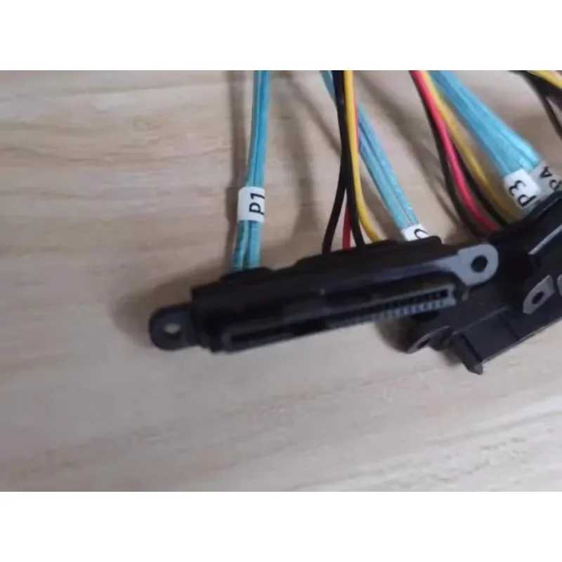 Фотография №3 товара 12G MINI SAS SFF-8643 To 8482 (4SAS) 1/4 RAID кабель