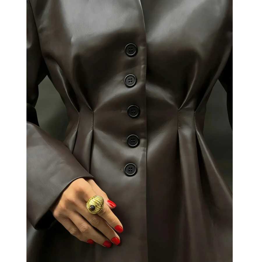 Фотография №4 товара Новый женский темно-коричневый кожаный пиджак KT Black Buttons 2026 с