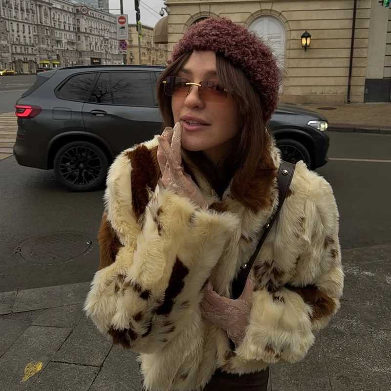 Фотография №4 товара Neo Mint Chic Street Girls Fur Coat с коровьим принтом
