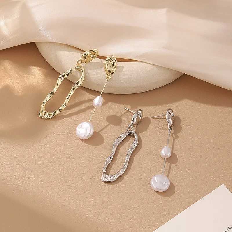 Фотография №4 товара LATS Elegant Asymmetrical Baroque Pearl Stud Earrings for Ladies and
