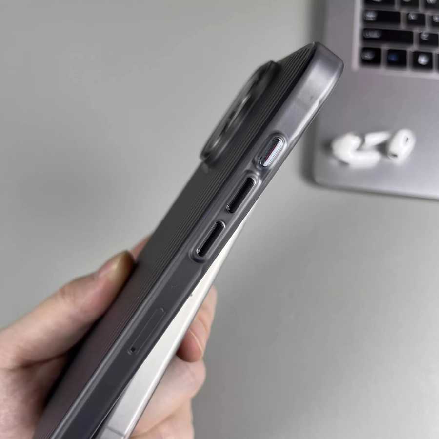Фотография №3 товара Натуральный титановый чехол с полосатым узором для iPhone 16 14