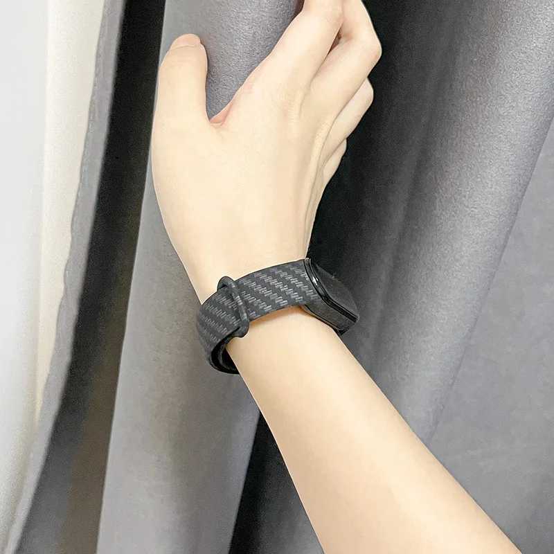 Фотография №5 товара Ремешок из углеродного волокна для Xiaomi Mi Band 7 nfc,