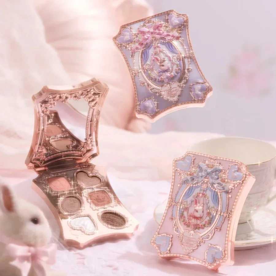 Фотография №2 товара Набор для макияжа Flower Knows Bunny Garden Collection: палетка теней