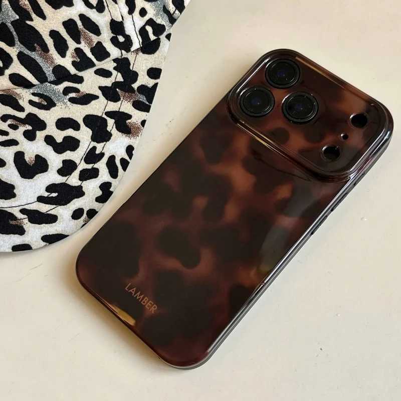 Фотография №5 товара Противоударный чехол Amber Retro Brown Imd для iPhone 17 16