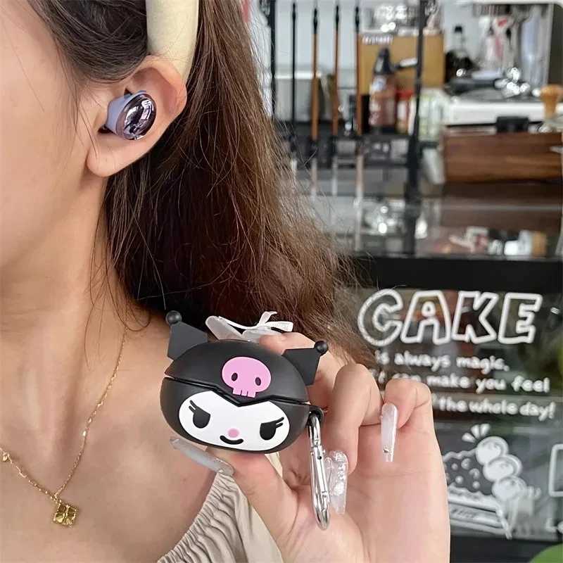 Фотография №5 товара Чехол для наушников Sanrio Kuromi для Samsung Galaxy Buds Core/FE/Live/2Pro,