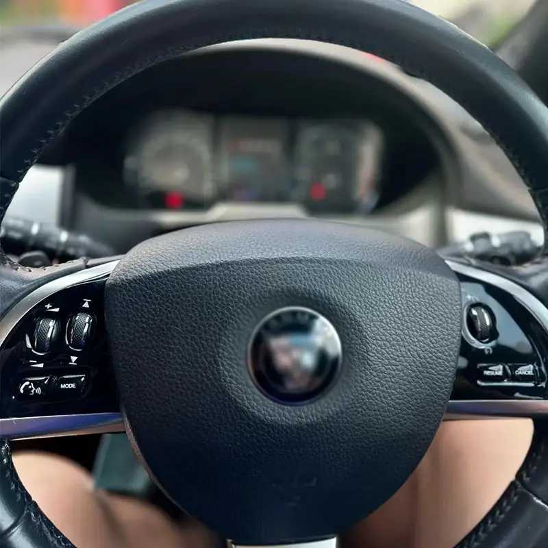 Фотография №3 товара Черная эпоксидная наклейка на кнопку для Jaguar XF X250 XK