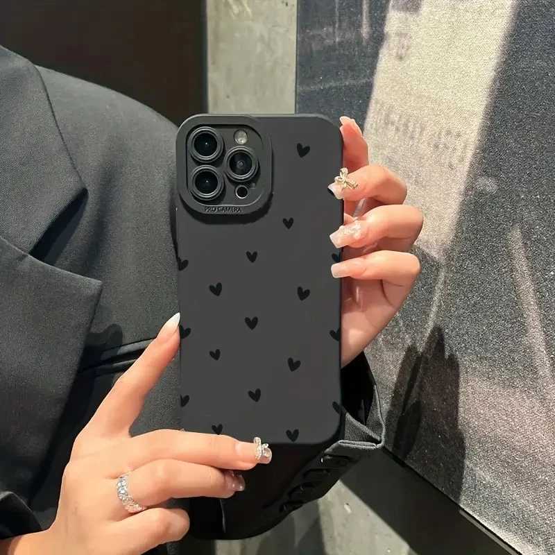 Фотография №2 товара Черный чехол для телефона с сердечком для iPhone 17, 16,
