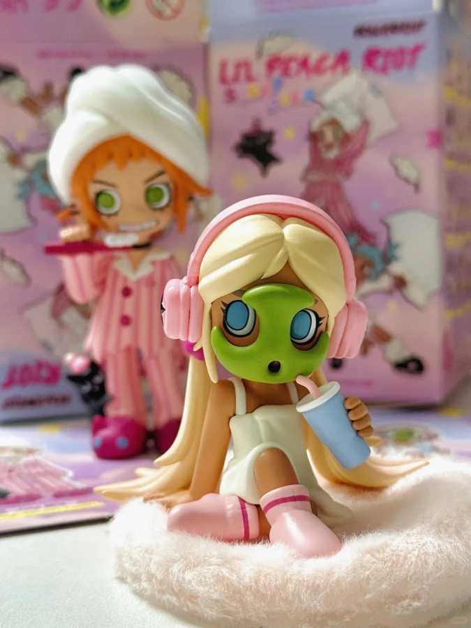 Фотография №4 товара Оригинальная коллекционная фигурка Pop Mart Lil Peach Riot Sleepover Series
