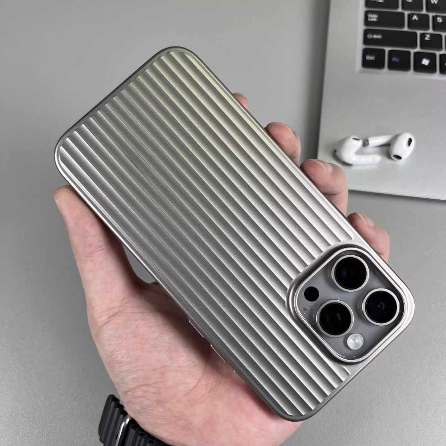 Чехол для телефона из натурального титана с решеткой в полоску для iPhone 17 Pro 16, 14, 15, 13 Max Plus, противоударный жесткий бронированный чехол с металлической кнопкой 