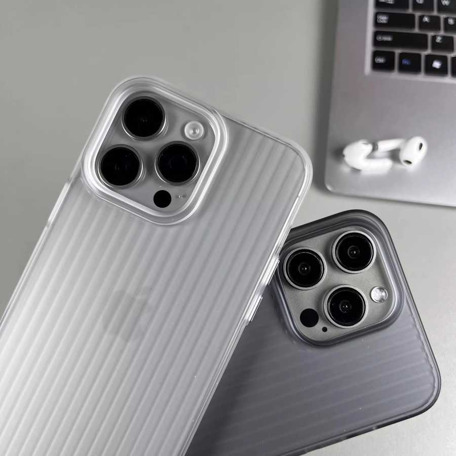 Фотография №2 товара Натуральный титановый чехол с полосатым узором для iPhone 16 14