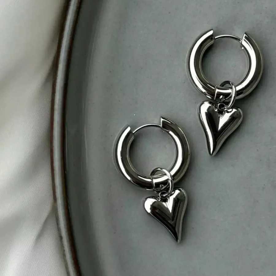 Женские серьги-подвески в форме персикового сердца в стиле панк, серебряный цвет, простые модные геометрические круглые серьги с пряжкой для ушей, новые модные ювелирные изделия, подарок Бижутерия