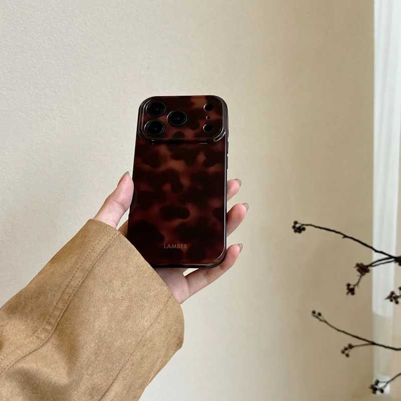 Фотография №2 товара Противоударный чехол Amber Retro Brown Imd для iPhone 17 16