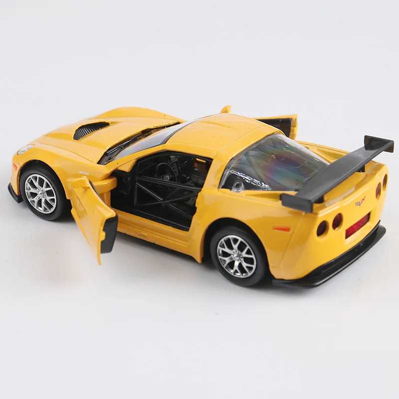 Фотография №2 товара Модель игрушечного автомобиля Chevrolet Corvette C6-R в масштабе 1:36, литая
