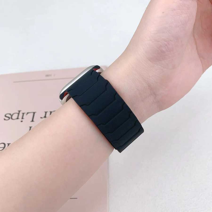 Фотография №4 товара Магнитный силиконовый ремешок для Apple Watch Ultra 2, 3, 49