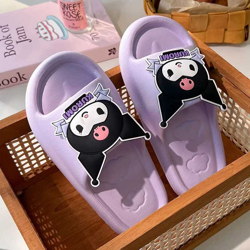 Женские шлепанцы Sanrio Kuromi Cartoon, дышащие, нескользящие, для дома и улицы, с милым дизайном в стиле каваи. Женская обувь