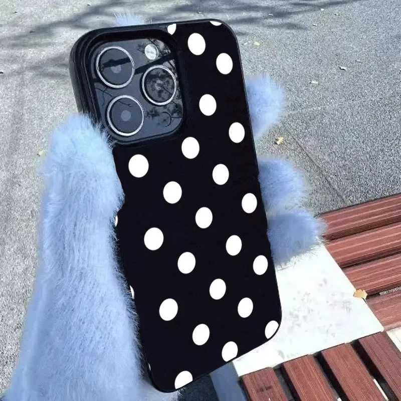 Фотография №5 товара Чехол для телефона в белый горошек для iPhone 16 17