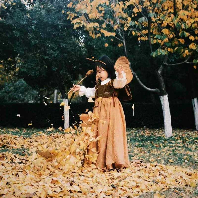 Фотография №3 товара Винтажный бархатный реквизит для фотосъемки с крыльями бабочки и лесом